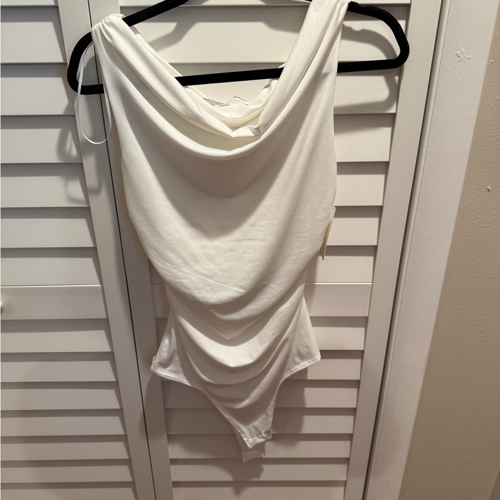 gaze Elegant White Tag with Script Logo